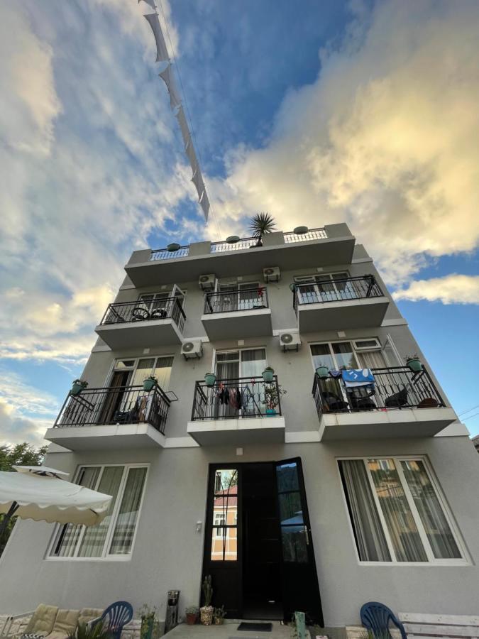 Hotel Charli Gonio Bagian luar foto