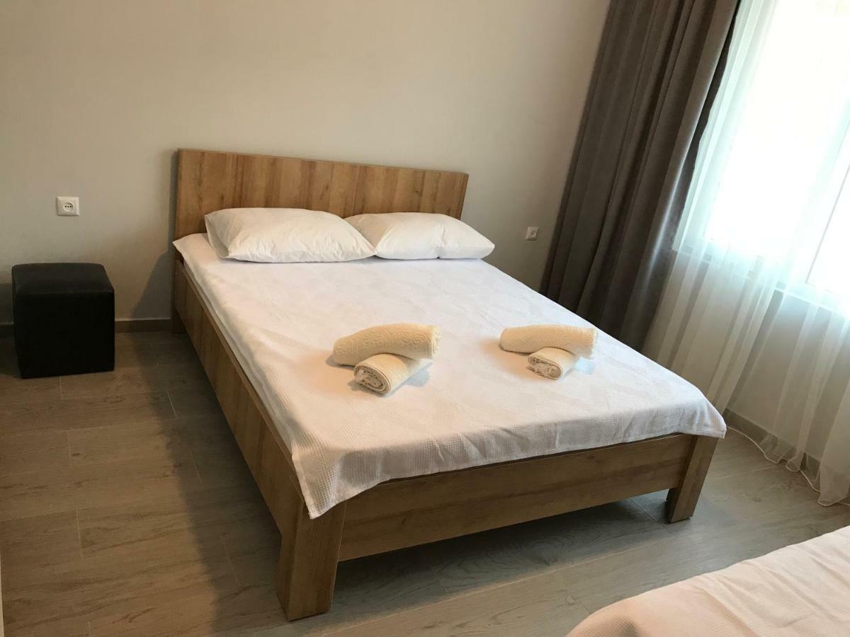 Hotel Charli Gonio Bagian luar foto
