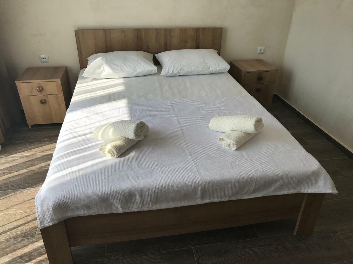 Hotel Charli Gonio Bagian luar foto
