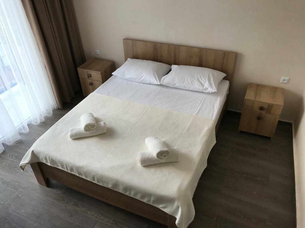 Hotel Charli Gonio Bagian luar foto
