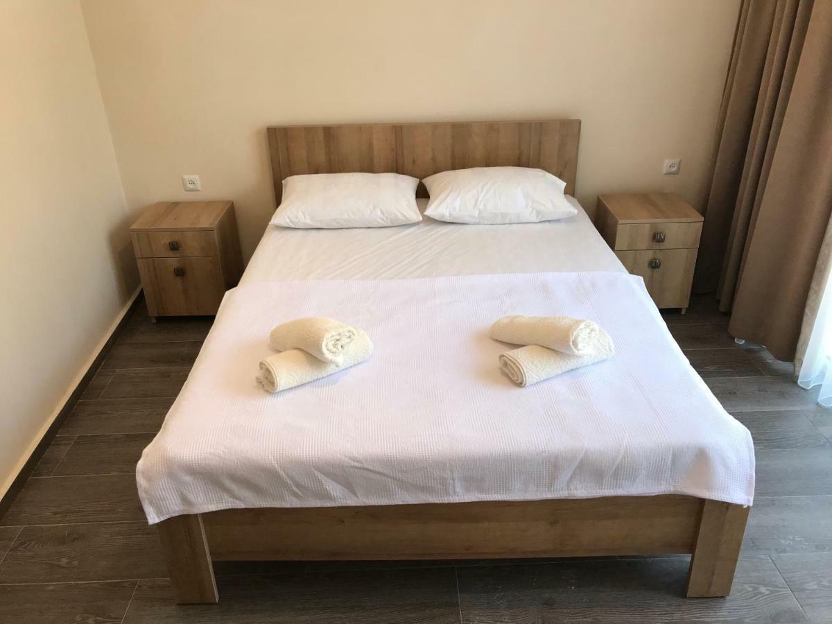 Hotel Charli Gonio Bagian luar foto