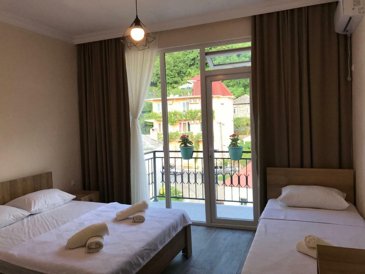 Hotel Charli Gonio Bagian luar foto
