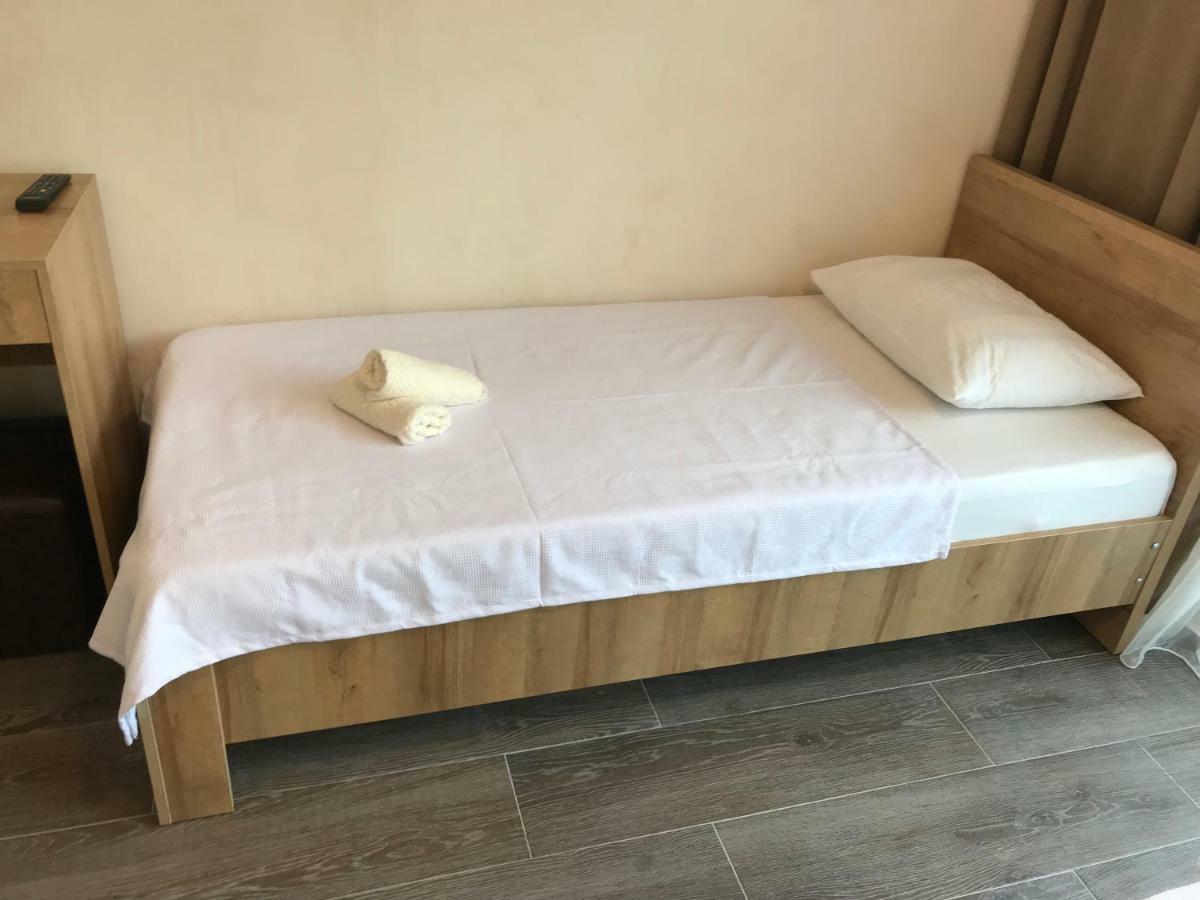Hotel Charli Gonio Bagian luar foto