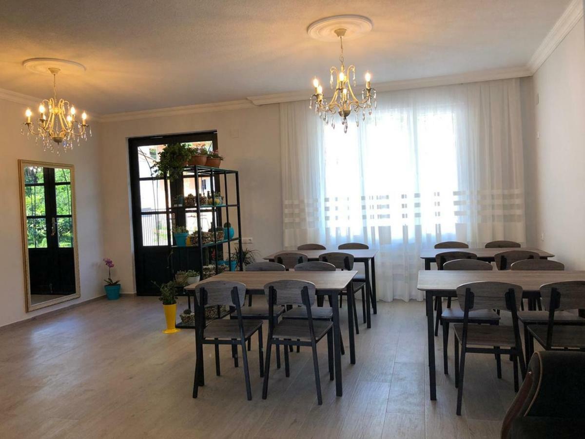 Hotel Charli Gonio Bagian luar foto